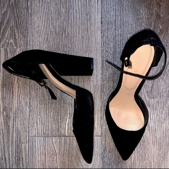 Black Pumps